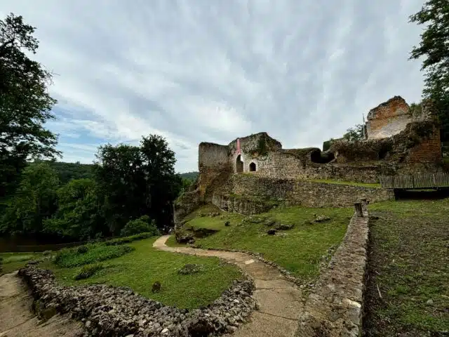 Village-de-la-Madeleine-Tursac