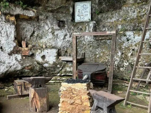 Village-de-la-Madeleine-forge