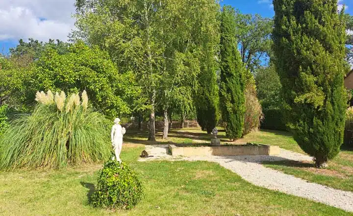 Jardin de la maison d'hôtes La Barde Montfort près de Sarlat